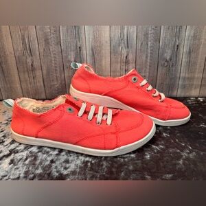 Vionic Island Pismo Sneaker in Coral- Size 9 1/2